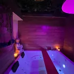 Le Balneo Jacuzzi Vieil Safranier Apartamento *