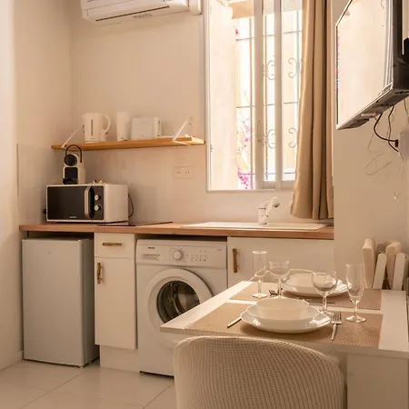 Le Balneo Jacuzzi Vieil Safranier Apartment