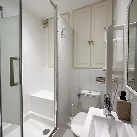 Le Balneo Jacuzzi Vieil Safranier Apartment *