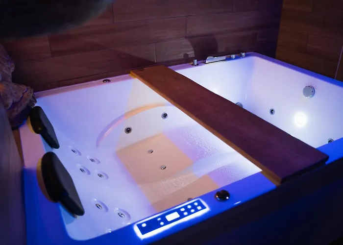 Le Balneo Jacuzzi Vieil Safranier Διαμέρισμα *